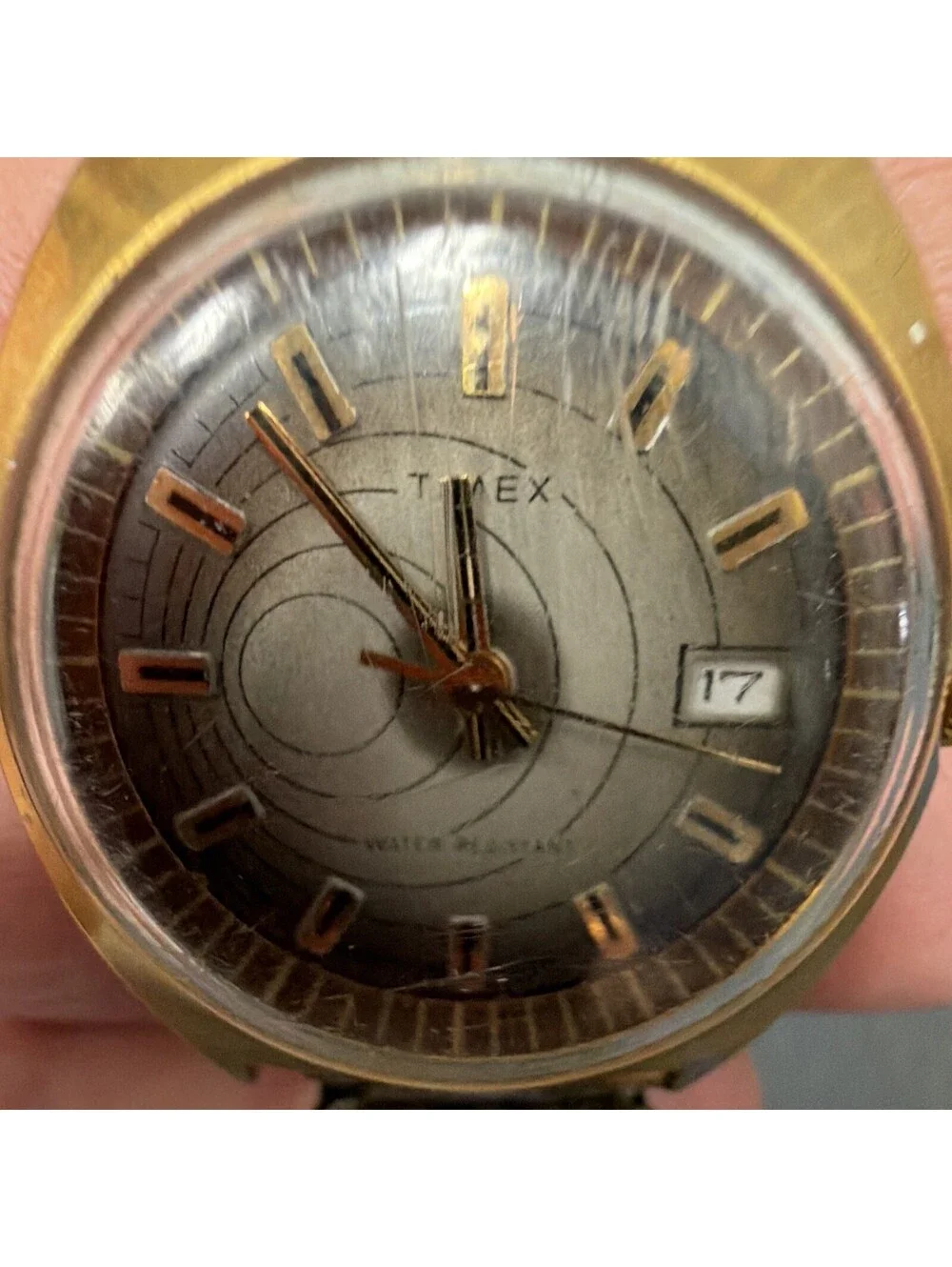 Vintage Timex Water Resistant Wristwatch with Date Display
